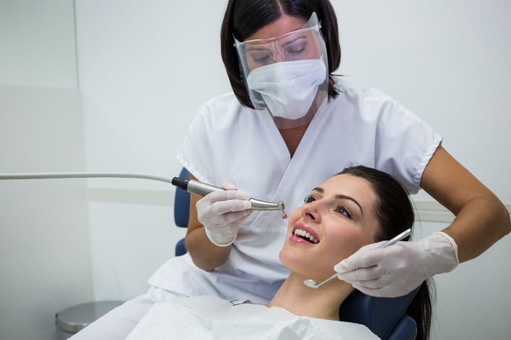 Revisión de dentista en paciente
